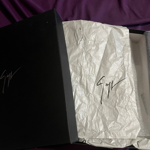 Giuseppe Zanotti’s authentic heels - Picture 6 of 7